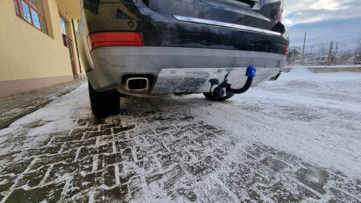 Montare carlig de remorcare pe Mercedes GL320