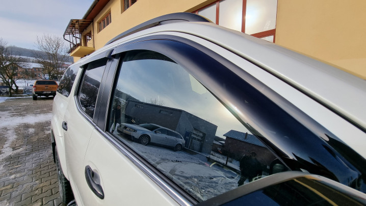Montare hardtop, tava mitlisanta, deflector geam pe Nissan Navara NP300 2020