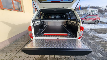 Montare hardtop, tava culisanta, deflector geam pe Nissan Navara NP300 2020