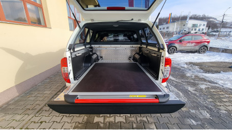 Keménytető, csúszó tálca, ablak terelő beszerelése Nissan Navara NP300 2020