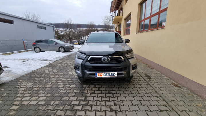 Montare hardtop, capitonaj bena, deflector capota pe Toyota Hilux 2022