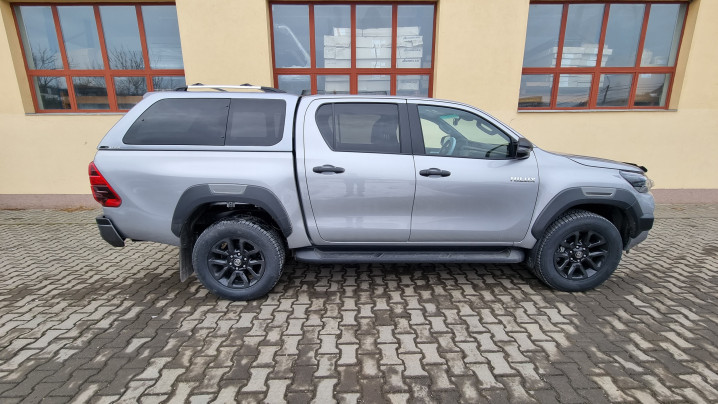 Montare hardtop, capitonaj bena, deflector capota pe Toyota Hilux 2022