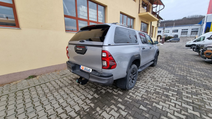 Montare hardtop, capitonaj bena, deflector capota pe Toyota Hilux 2022