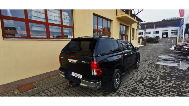 Keménytető / Felépítmény beszerelés a Toyota Hilux 2017-re