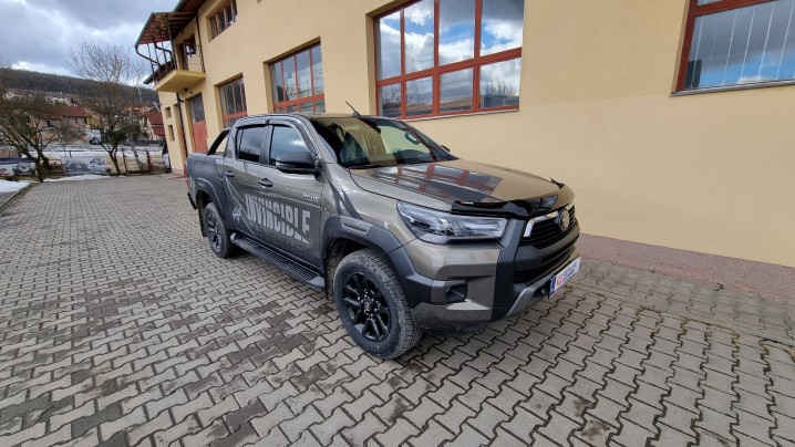 Montare rulou de bena, rollbar, deflector geam & capota pe Toyota Hilux 2022