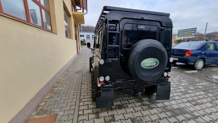 Tetőcsomagtartó és Led Bar felszerelése a Landrover Defenderre