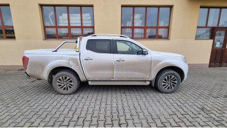 Tonneau cover, bed liner installed on Nissan Navara NP300 2019