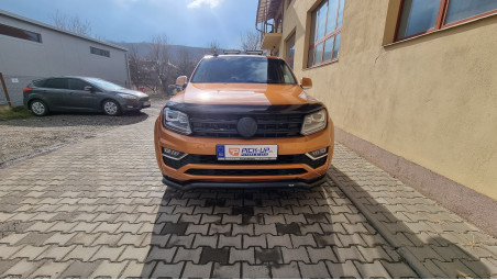 A motorháztető tekercs és a motorháztető terelő felszerelése a Volkswagen Amarok 2013-ra