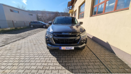 Roll cover, central locking, tailgate assistance installed on Isuzu D-Max 2019