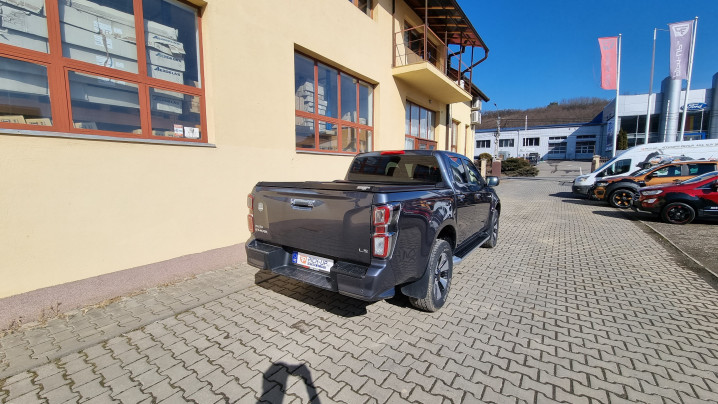 Redőny, központi zár, csomagtérajtó asszisztens felszerelése Isuzu D-Max 2019-re