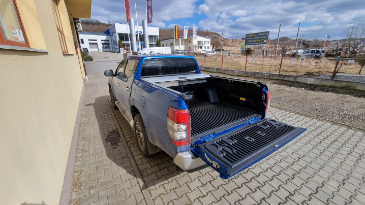 Bed liner, roll cover installed on Mitsubishi l200 2019