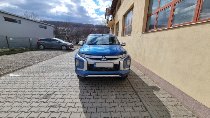 Montare Laderaumauskleidung und rulou de bena pe Mitsubishi L200 2019