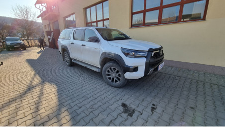 Canopy, swing cases installed on Toyota Hilux 2020