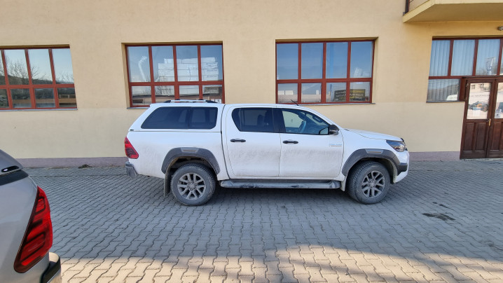 Montare hardtop, ladtie utilitare pe Toyota Hilux 2020