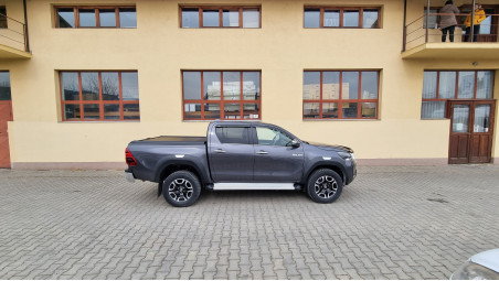 Montare rulou de bena, Anhängerkupplung und deflector geam und capota pe Toyota Hilux 2021