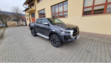 Montare rulou de bena, Anhängerkupplung und deflector geam und capota pe Toyota Hilux 2021