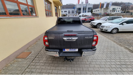 Towing hook, window visors, hook guard installed on Toyota Hilux 2021