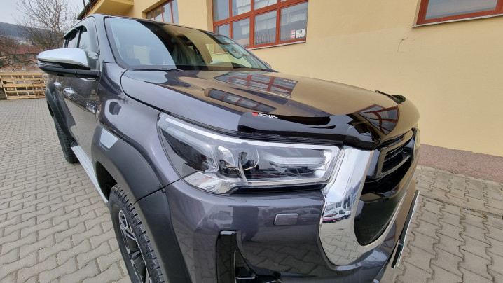 Towing hook, window visors, hook guard installed on Toyota Hilux 2021
