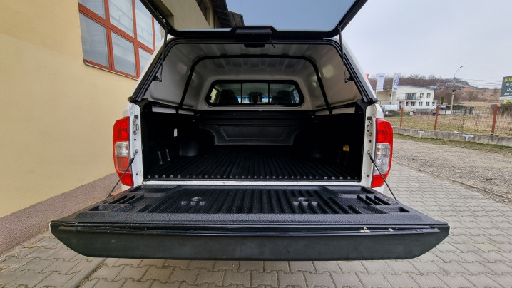 Montare Laderaumauskleidung, bullbar, smitturi, reflectoare pe Nissan Navara NP300