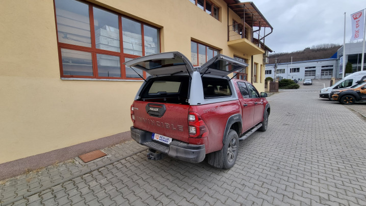 Canopy, central locking for tailgate installed on Toyota Hilux 2019