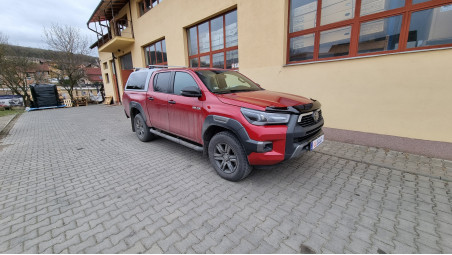 Canopy, central locking for tailgate installed on Toyota Hilux 2019