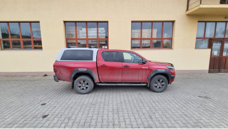 Montare hardtop und inchidere centralizata oblon pe Toyota Hilux 2019