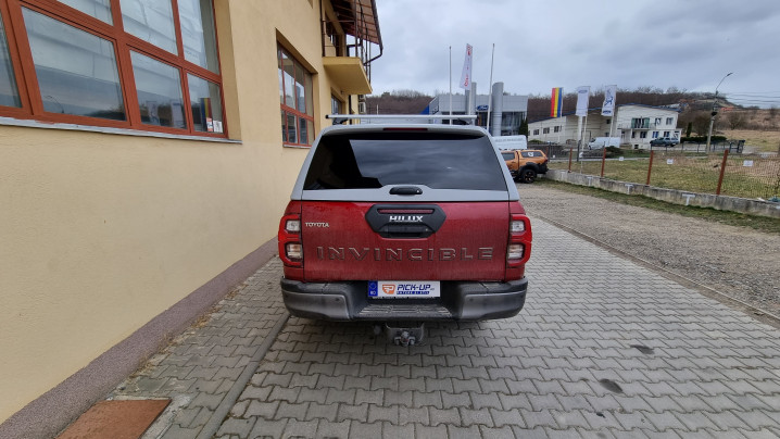 Canopy, central locking for tailgate installed on Toyota Hilux 2019