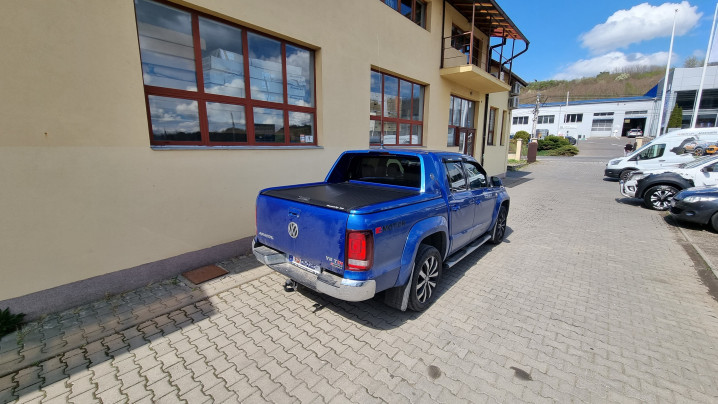 Roll cover, tailgate assistance, central locking for tailgate installed on VW Amarok
