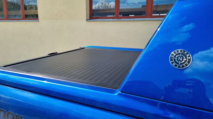 Roll cover, tailgate assistance, central locking for tailgate installed on VW Amarok