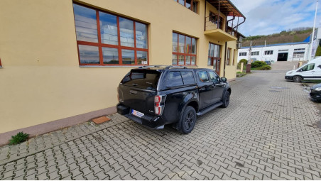 Csomagtartó és keménytetős platóbélés beszerelése az Isuzu D-Max 2019-re