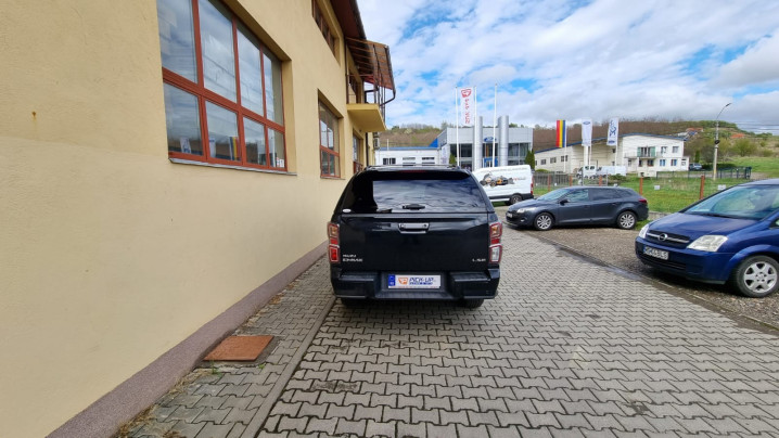 Montare capitonaj de bena und hardtop pe Isuzu D-Max 2019