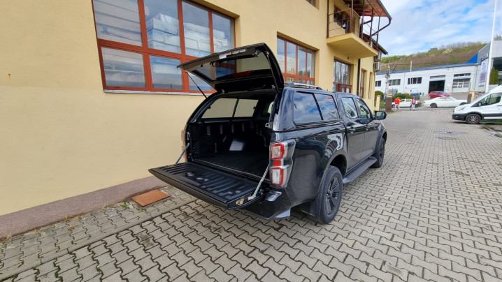 Montare capitonaj de bena und hardtop pe Isuzu D-Max 2019