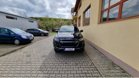 Csomagtartó és keménytetős platóbélés beszerelése az Isuzu D-Max 2019-re