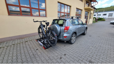 Montare carlig de remorcare und suport bicicleta pe Toyota Rav4