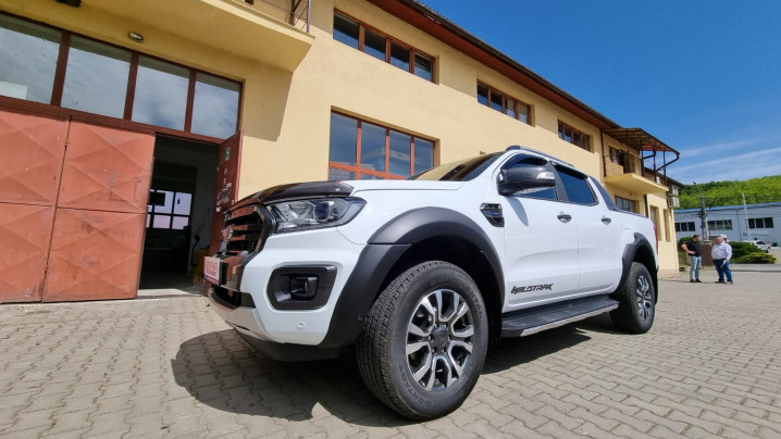 Montare aparatori aripi, deflector geam si capota pe Ford Ranger 2020