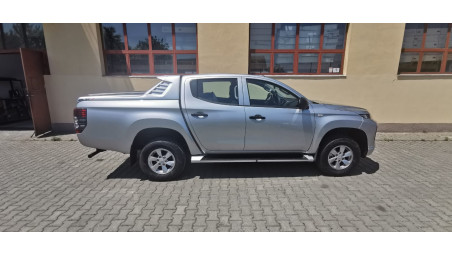 Tonneau cover installed on Mitsubishi L200 2020
