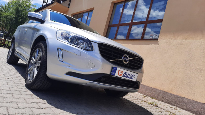 Towing hook installed on Volvo CX60