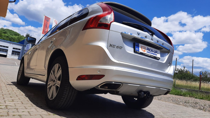 A vonóhorog felszerelése a Volvo XC60-ra