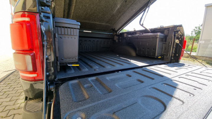 Tonneau Cover, swing cases installed on Ford F150