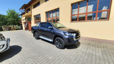 Bukórúd, bukócső, ablakterelők felszerelése a Toyota Hilux 2020-ra 2