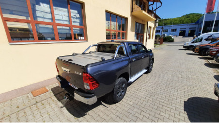 Roll cover, rollbar, window visors installed on Toyota Hilux 2020