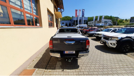 Roll cover, rollbar, window visors installed on Toyota Hilux 2020