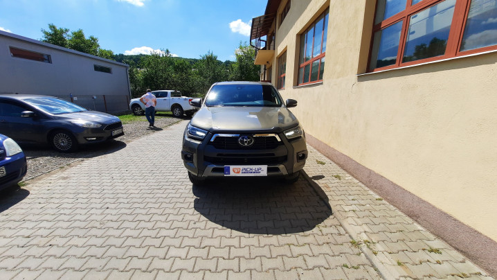 Bukócső és bukócső felszerelése a Toyota Hilux 2020-ra