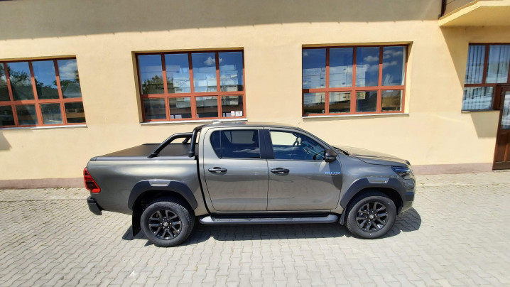 Bukócső és bukócső felszerelése a Toyota Hilux 2020-ra