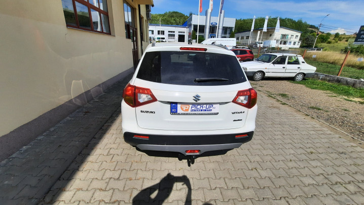 Towing hook installed on Suzuki Vitara 2014