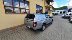 Keménytető és létratartó felszerelése a Mitsubishi L200 2020-ra 2