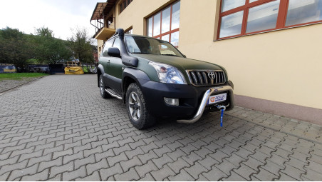 Snorkel, bullbar, winch, winch plate, skid plates installed on Toyota LC120