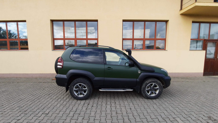 Sznorkel, csőrúd, csörlő-csörlő tartó, haspáncélok felszerelése a Toyota LC120-ra