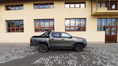 Rollbar, winch, winch plate, rail guard installed on Toyota Hilux 2021