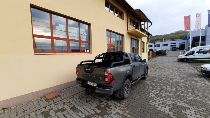 Bukócsőrögzítés, csörlő-csörlő támaszték, sárvédő élvédelem a Toyota Hilux 2021-en